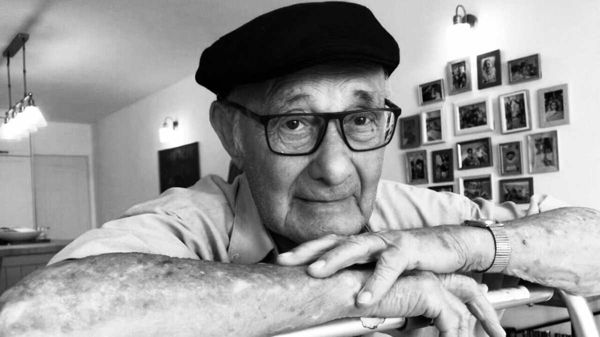Foto von Moshe Ridler als älterer Mann mit Brille und schwarzer Mütze.